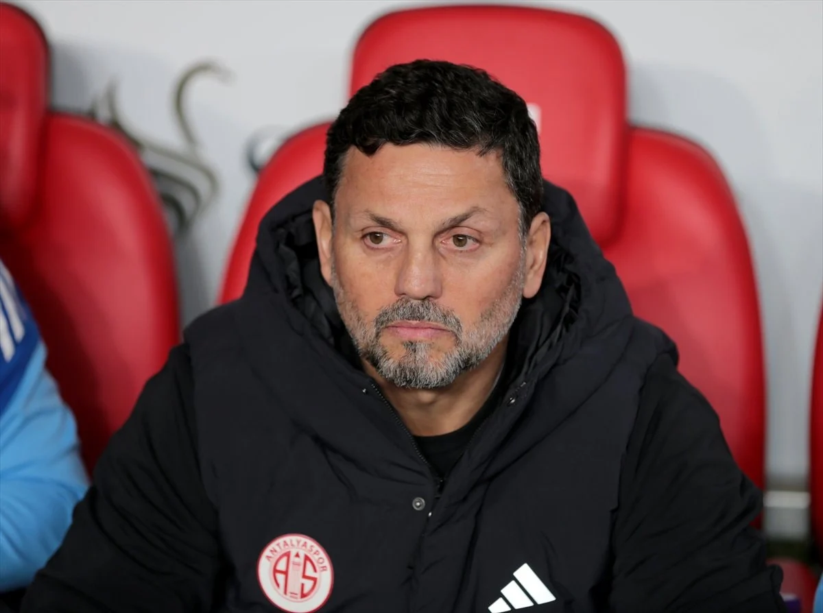 Süper Lig'de 2025-2026 sezonunda görevinden ayrılan teknik direktörler - Kare 15