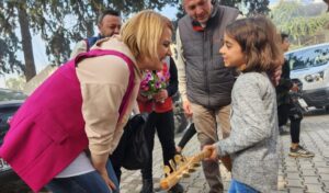 Minik Hena ‘Gesi Bağları’ ile gönüllere dokundu