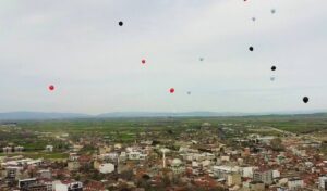 Balonlar deprem bölgesi için Bursa’dan gökyüzüne salındı