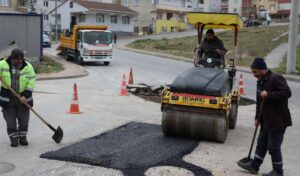 Çayırova’da asfalt yama seferberliği