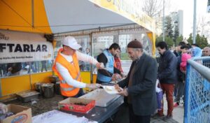 Gaziantep iftarda 15 bin kişiyi ağırlıyor