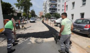 İzmir Narlıdere’de asfalt mesaisi