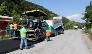 Sakarya Sapanca’da asfaltlamalar sürüyor