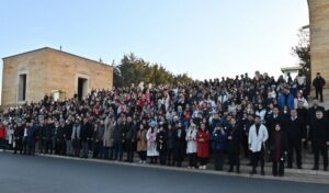 Manisalı gençler Ata’nın huzurunda