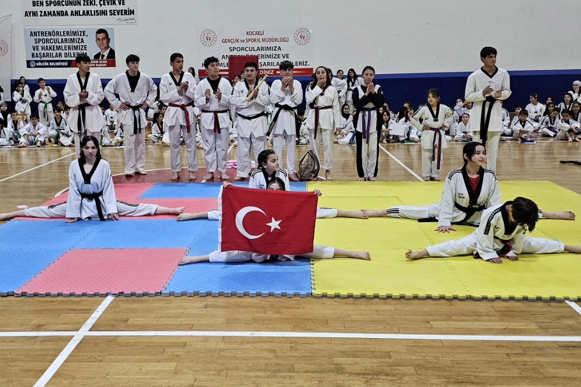 293 Gölcük Belediyespor taekwondo sporcusu kuşak atladı