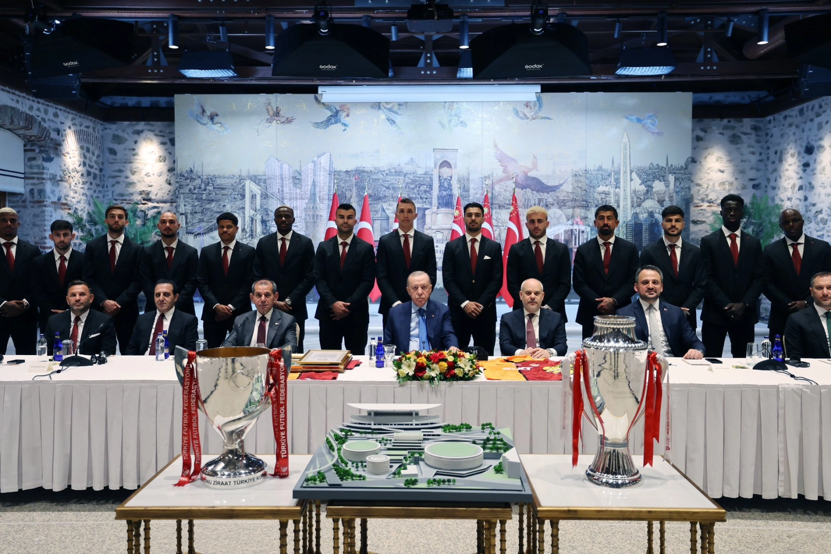 Cumhurbaşkanı Erdoğan, Süper Lig Şampiyonu Galatasaray’ı ağırladı