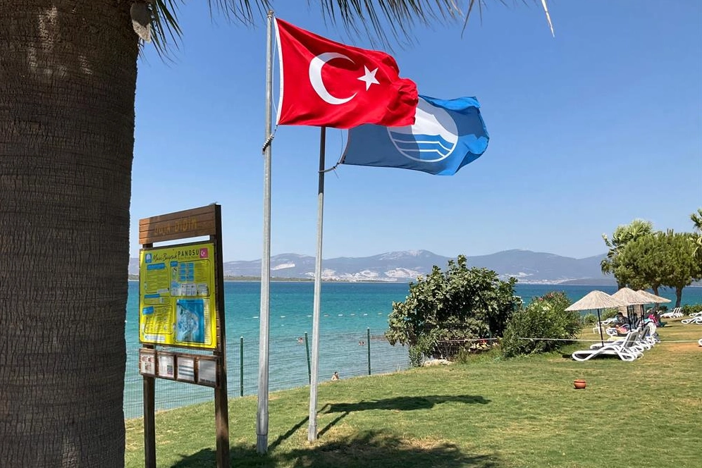 Denizlerimiz gururla dalgalanıyor! Türkiye Mavi Bayrakta ilk 3’te!