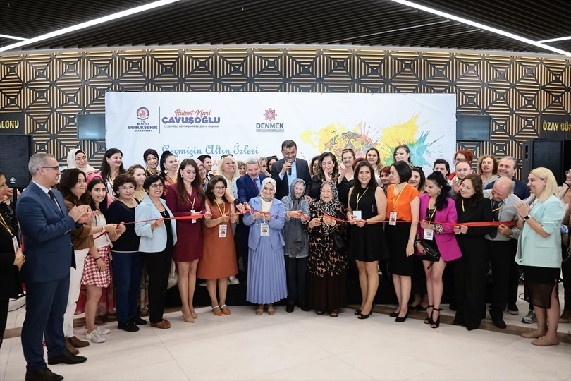 Denizli'de 'Geçmişin Altın İzleri' sergiye çıktı