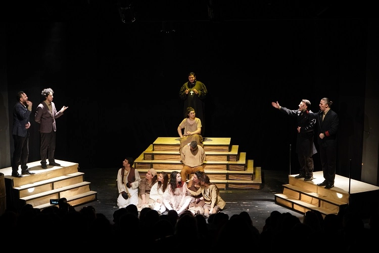 İzmir Bornova’da perde kursiyerler için açıldı