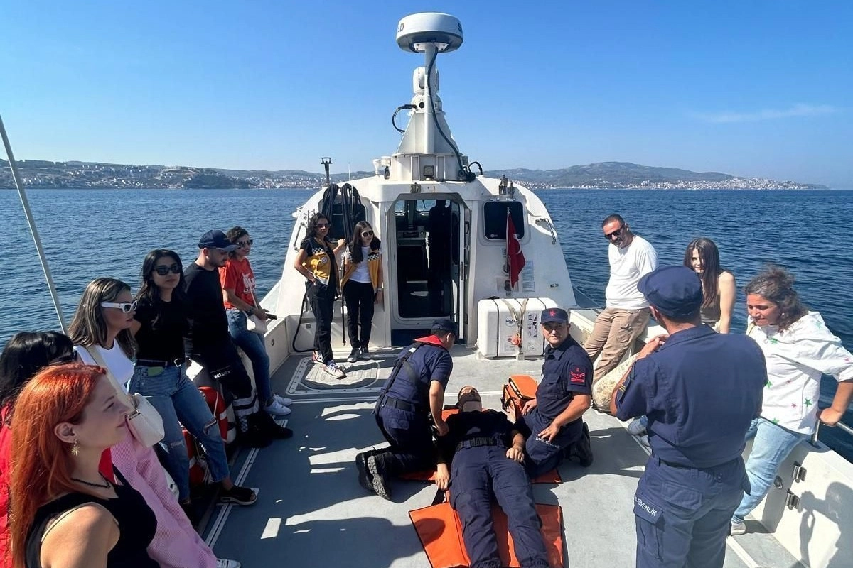 Mudanya sahili açıklarında tıbbi tahliye eğitimi