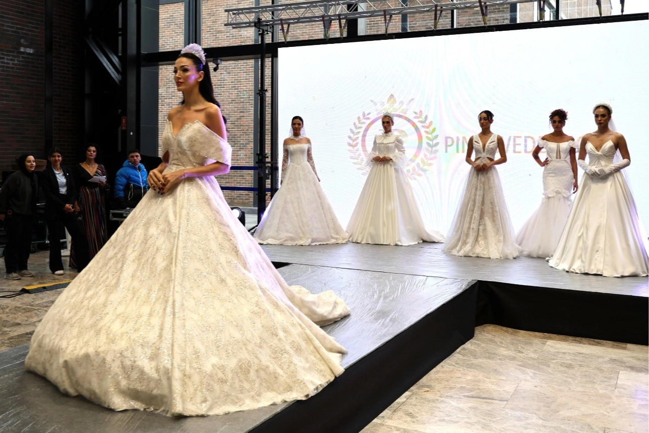 Kocaeli 3. Evlilik Fuarı'nda gelinlik ve bindallılar sahneye çıktı