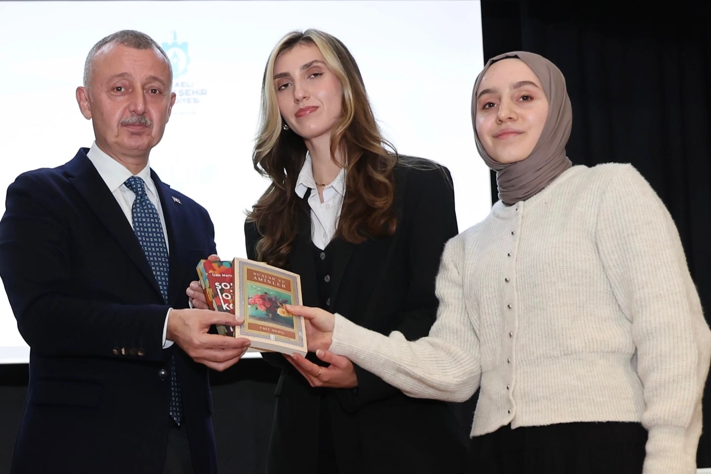 Kocaeli'de Başkan Büyükakın geleceğin lider adaylarıyla buluştu